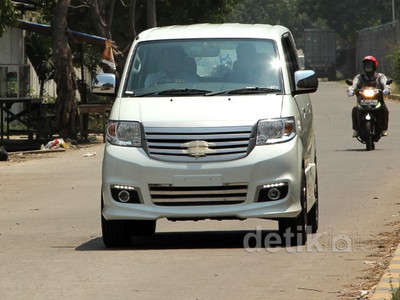 Suzuki APV Luxury Nongol di Jalanan