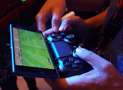 Sony Xperia Z3 Disulap Jadi PS4