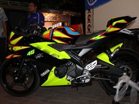 Honda CBR150R Vs Yamaha R15