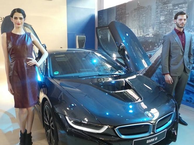 Keren! BMW Pamer Mobil Listrik i8 di IIMS 2014