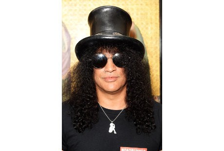 Terserang Pneumonia, Eks Gitaris Guns N Roses Berhenti Merokok