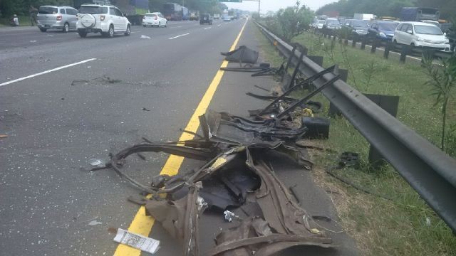 Dahsyatnya Kecelakaan di Tol Jagorawi: Pajero, Truk hingga Bus Berserakan