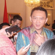 Ahok Terima Belasan Ribu SMS, dari Curhat hingga Ide Unik Anak SMP