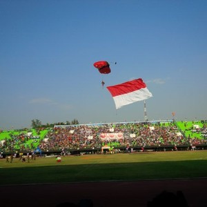 Penerjun Payung Dunia Berlomba Gaya di Langit Solo, Begini Penampakannya