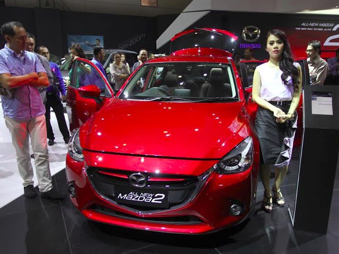 Asyik, Bisa Facebook dan Twitter-an di Mobil Mazda2