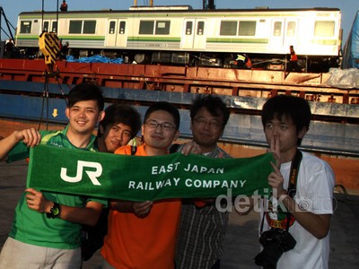 Kedatangan KRL di Priok Curi Perhatian WN Jepang
