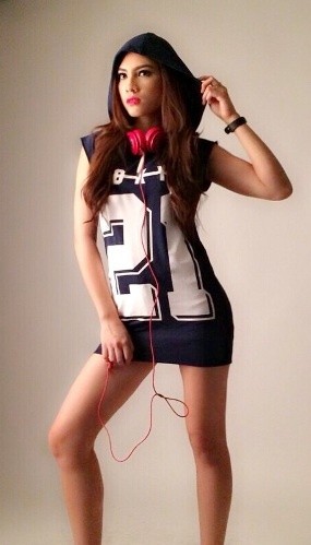 Sharon Senduk Coba Peruntungan Menjadi Disc Jockey