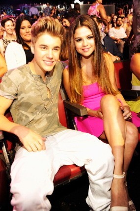 Justin Bieber Ajak Selena Gomez Tinggal Bareng?