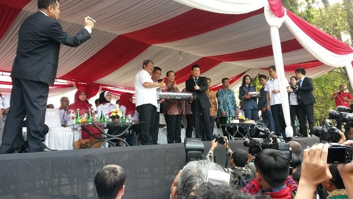Saingi Kota Lain, Aher Minta Monorel Bandung Mulai Dibangun 2015
