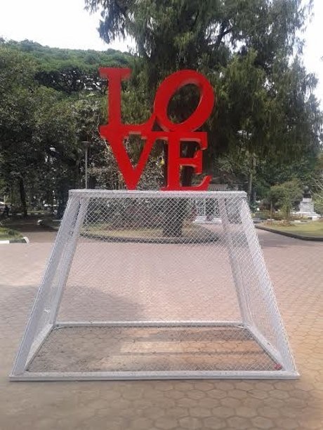 Wah Ada Gembok Cinta Di Taman Balai Kota Bandung