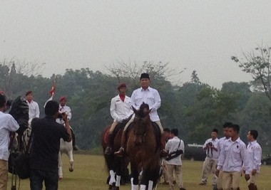 Usai Inspeksi Berkuda, Prabowo Beri Penghargaan pada 21 Kader Gerindra