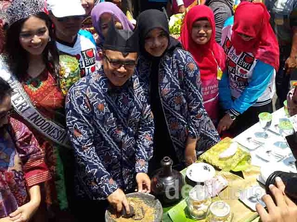 Serunya Festival Rujak Soto di Banyuwangi