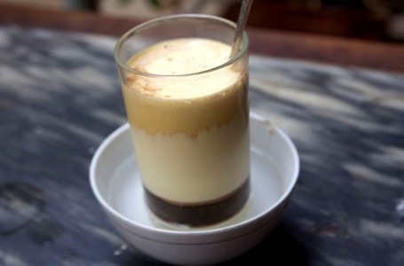 Slruup! Kopi di Tempat Ini Diracik dengan Mentega dan Keju