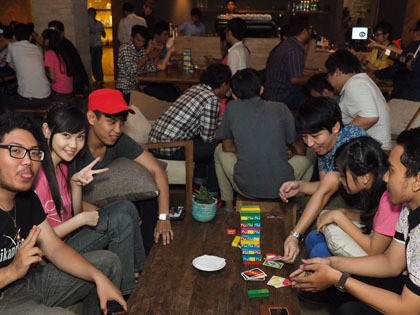 Lebih Dekat dengan Fans, JKT48 Gelar Main Uno Bareng