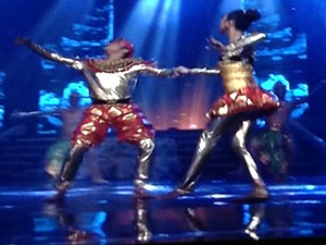 Duo Penari Acrobalance Eka dan Dwi Tampilkan Drama Shinta Diculik Rahwana