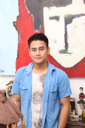 Cerita Dua Lukisan Menyala di Ruang Tamu Dwi Andhika