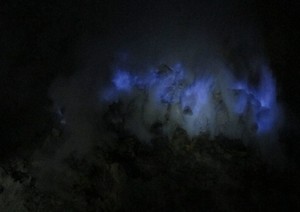 Perjalanan ke Dunia Lain di Kawah Ijen