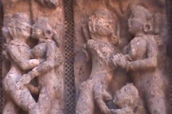 Ini Kuil di India yang Terkenal dengan Relief Erotis