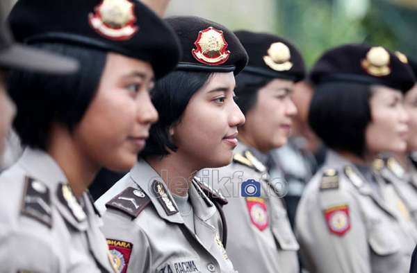 6 Wanita Cantik di Profesi Macho