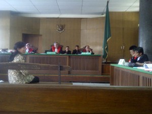Di Persidangan, Ibunda Cerita Ade Sara Sering Dikasari dan Diancam Hafitd