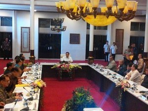 Boediono: Asap di Sumsel Tebal Sekali, Saya Sampai Takut Mau Mendarat