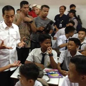 Jokowi Sambangi SMPN 277 Koja, Ratusan Siswa Kegirangan