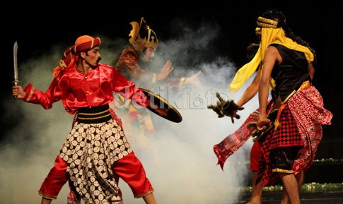 Pentas Drama Menak Tampilkan Kisah Cinta Kelaswara dan Jayengtresna