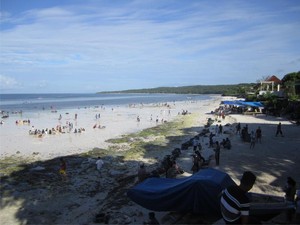 Wow, Pasir Pantai Tanjung Bira Sehalus Tepung Terigu