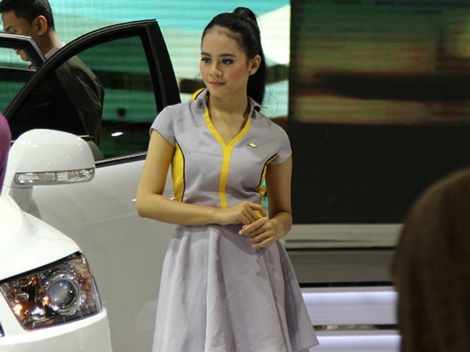 Ini Jurus SPG Cantik Hadapi Cowok Nakal di IIMS