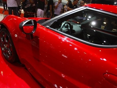 Si Merah nan Seksi, Alfa Romeo 4C