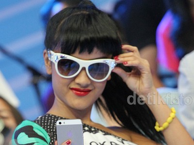 Selfie Time! Jupe Asyik Narsis Sendiri