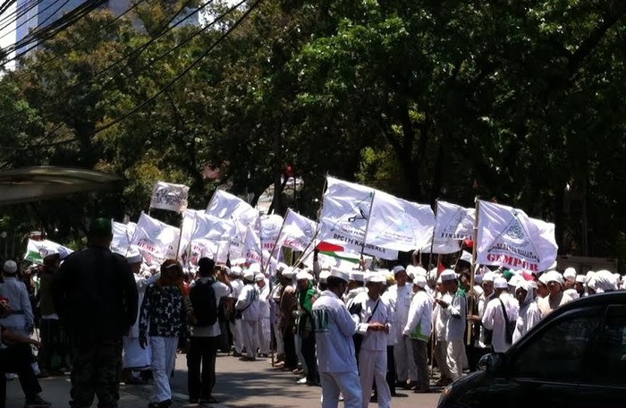 Massa FPI Pukuli Pemotor Saat Lulung Berorasi