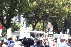 FPI Demo di Depan DPRD DKI, Lalin Kebon Sirih Macet Parah