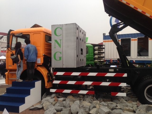 Ini Dia Penampakan Truk Besar Berbahan Bakar Gas