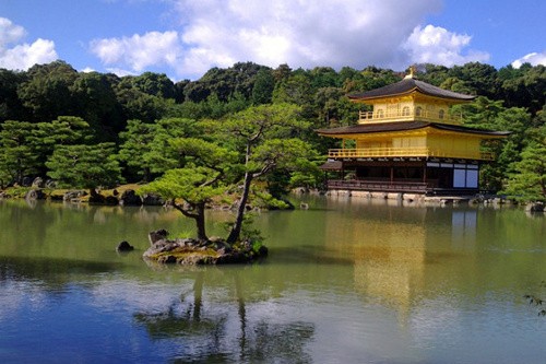 Depok Punya Kubah Emas, Kyoto Punya Kuil Emas