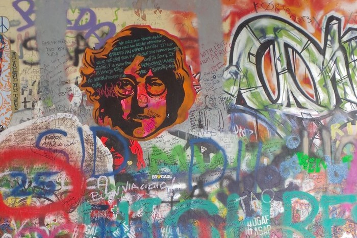 Gara-gara John Lennon, Tembok Kotor di Praha Jadi Objek Wisata