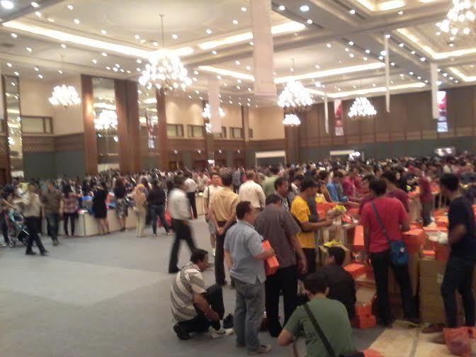 Demi Dapat Sepatu Diskon, Karyawan Ini Rela Tak Makan Siang