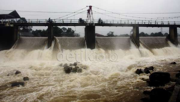 Banjir Besar di Bendung Katulampa dan Misteri Suara Tangisan Banjir Besar di Bendung Katulampa dan Misteri Suara Tangisan