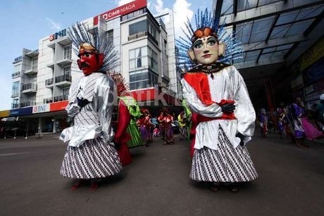 Ahok Larang Ondel-Ondel Dipakai Ngemis dan Ngamen