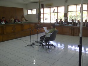 Rahmat Yasin Jalani Sidang Perdana Kasus Suap Lahan Rp 4,5 M