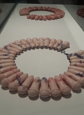 Kalung-Kalung Keramik Ini Dipamerkan di Galeri Nasional