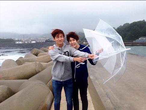 Kyuhyun SuJu dan Changmin TVXQ Nikmati Liburan di Pulau Jeju