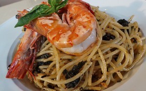 Makan Malam Enak: Yuk, Bikin Spaghetti Carbonara dan Aglio Olio!