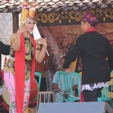 Festival Tumpeng Sewu Diwarnai Lomba Paju Gandrung