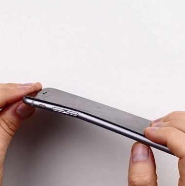 Ini Bukti iPhone 6 Plus Gampang Bengkok