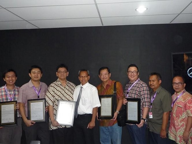 Mercedes Sertifikasi Karoseri Pembuat Bodi Bus