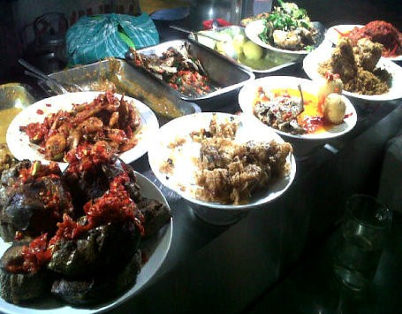 Di Malam Hari, Bisa Beli Sate Padang hingga Martabak Manis di Pasar Mampang