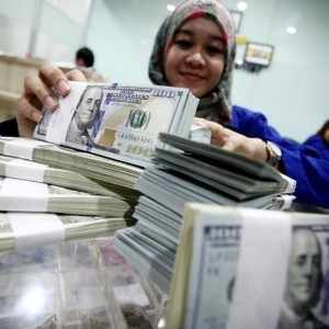 Buntut Pilkada Tak Langsung, Rupiah Jeblok dan Saham Anjlok