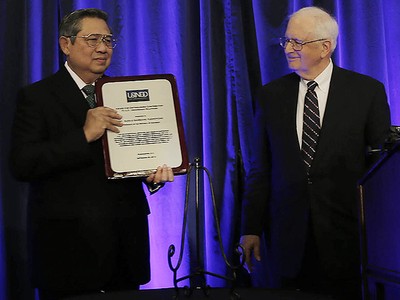 Presiden SBY Terima Penghargaan dari Usindo
