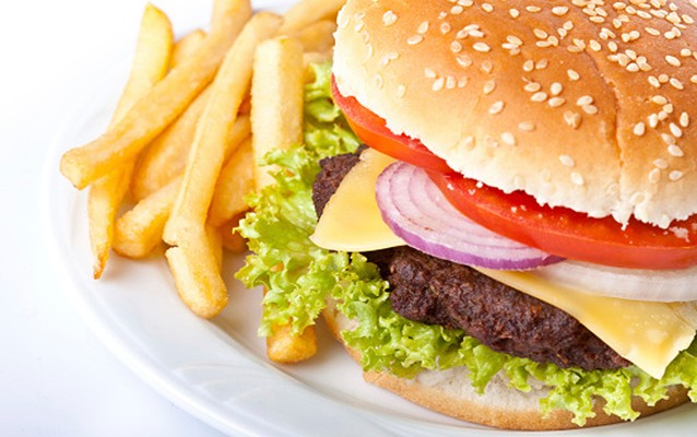 Yuk, Ajak Anak-anak Bikin Burger Sendiri yang Padat dan Lezat!